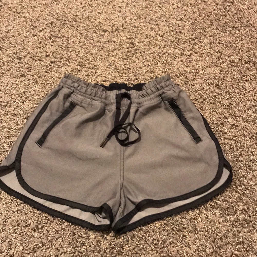 Lululemon 4” shorts